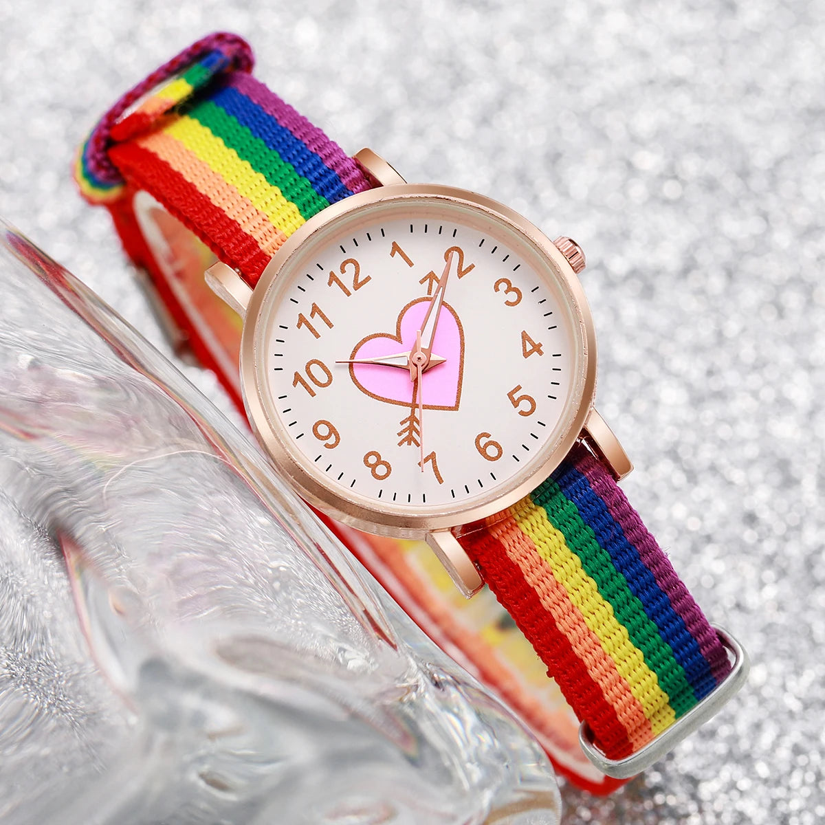 Pinchaqui.cl® Reloj de Mujer con Esfera de Corazón a la Moda y Pulseras Arcoíris